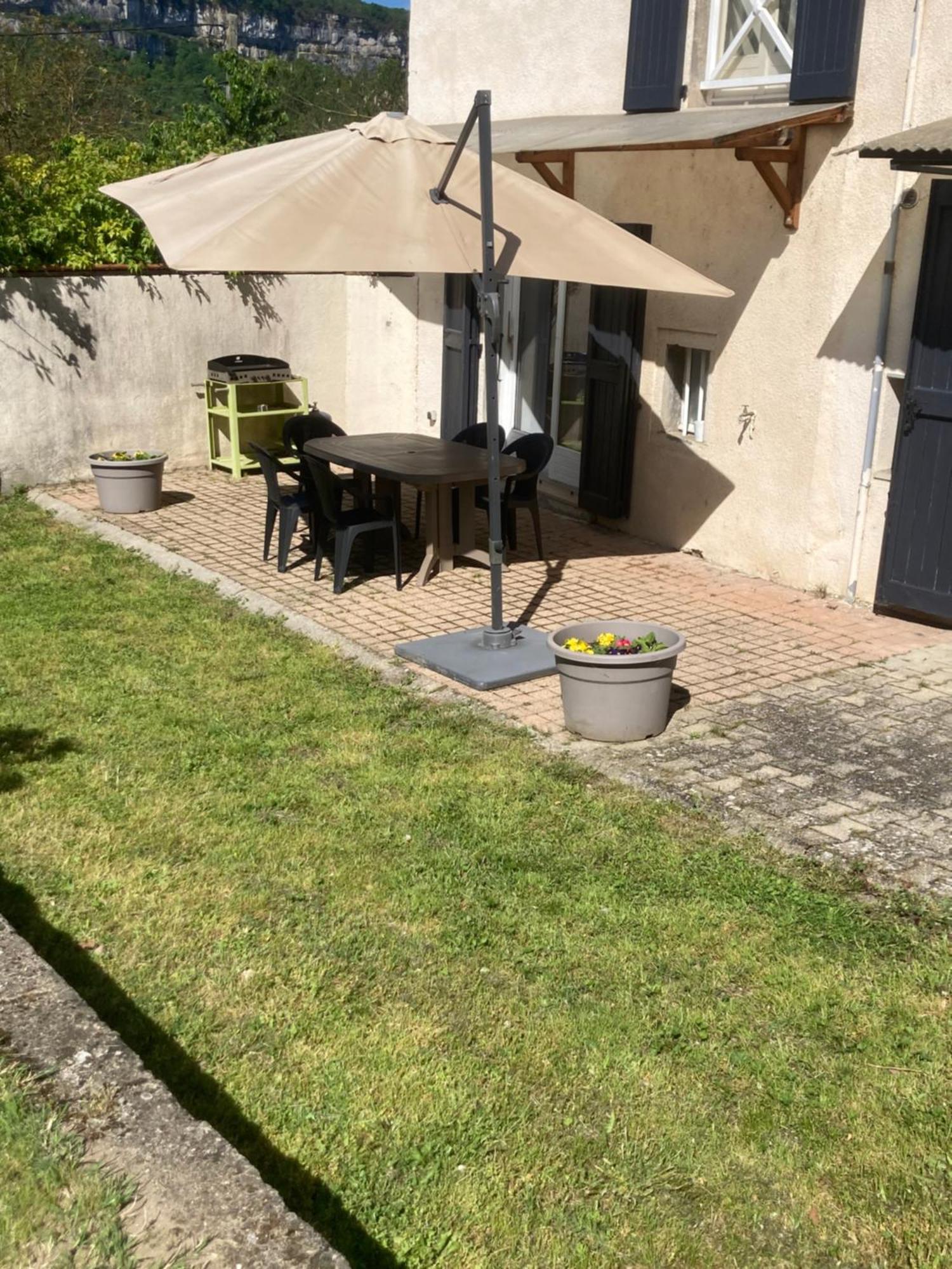 A Deux Pas Du Rhone Vila Sault-Brenaz Exterior foto